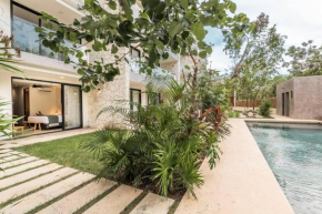 New 2 BR 2 Badrooms pool front concierge